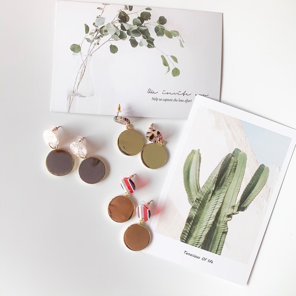 Disc Drop Earrings Tortoise - Picture 3 of 4